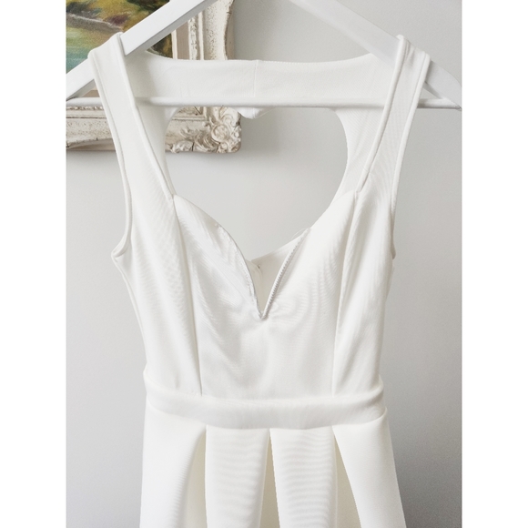 CHARLOTTE RUSSE white heart back dress - Picture 2 of 4